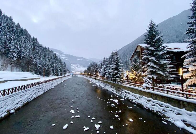 استراحتگاه Inanlar Garden Hotel & Bungalow