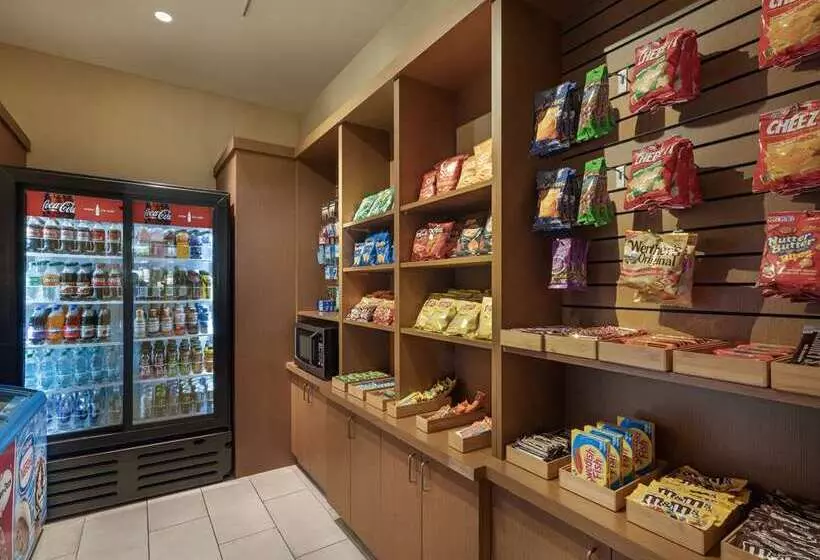 Hilton Indianapolis Hotel & Suites