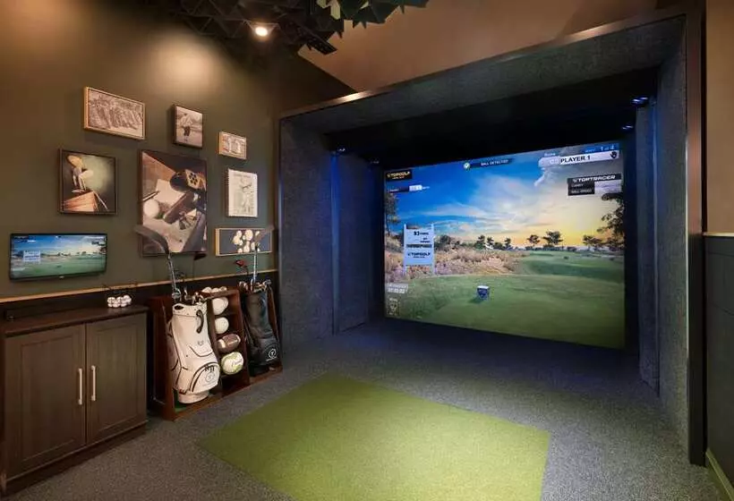 Hilton Indianapolis Hotel & Suites