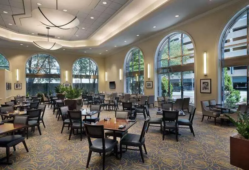 Hilton Indianapolis Hotel & Suites