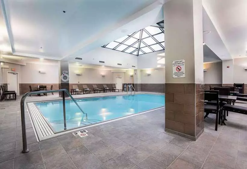 Hilton Indianapolis Hotel & Suites