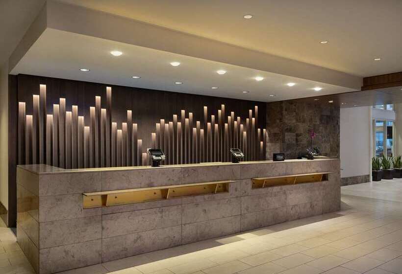 Hilton Indianapolis Hotel & Suites