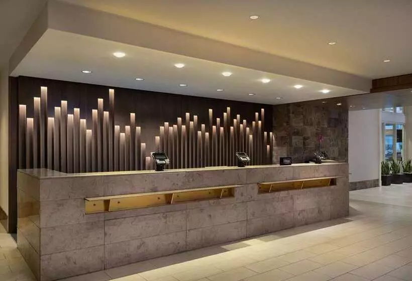 Hilton Indianapolis Hotel & Suites