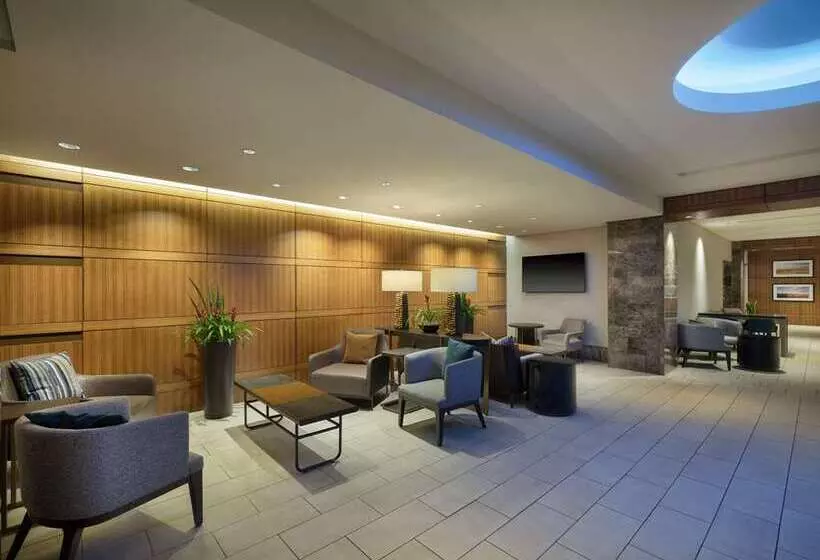 Hilton Indianapolis Hotel & Suites