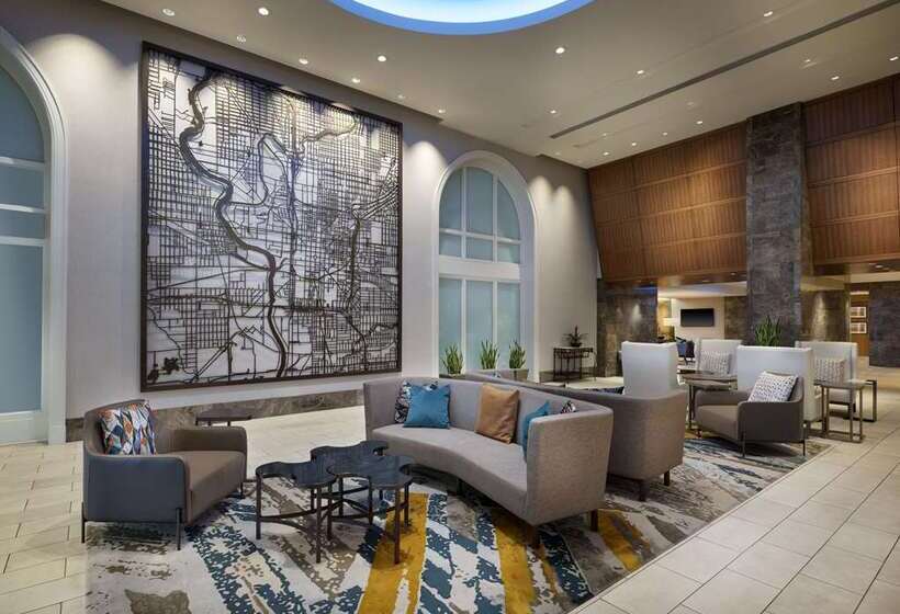 Hilton Indianapolis Hotel & Suites