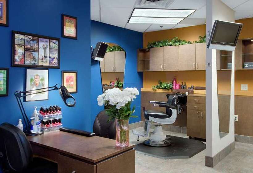 Hilton Indianapolis Hotel & Suites