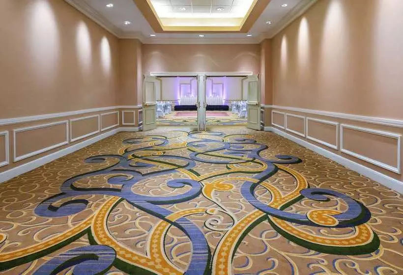 Hilton Indianapolis Hotel & Suites