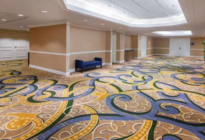 Hilton Indianapolis Hotel & Suites