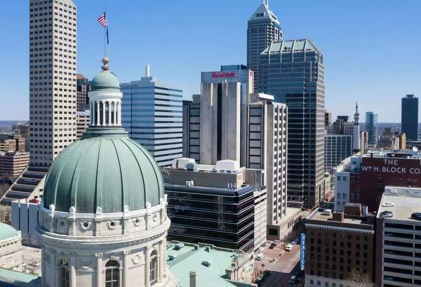 Hilton Indianapolis Hotel & Suites