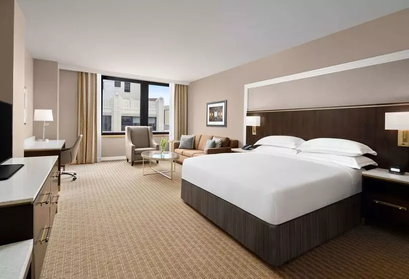 Hilton Indianapolis Hotel & Suites