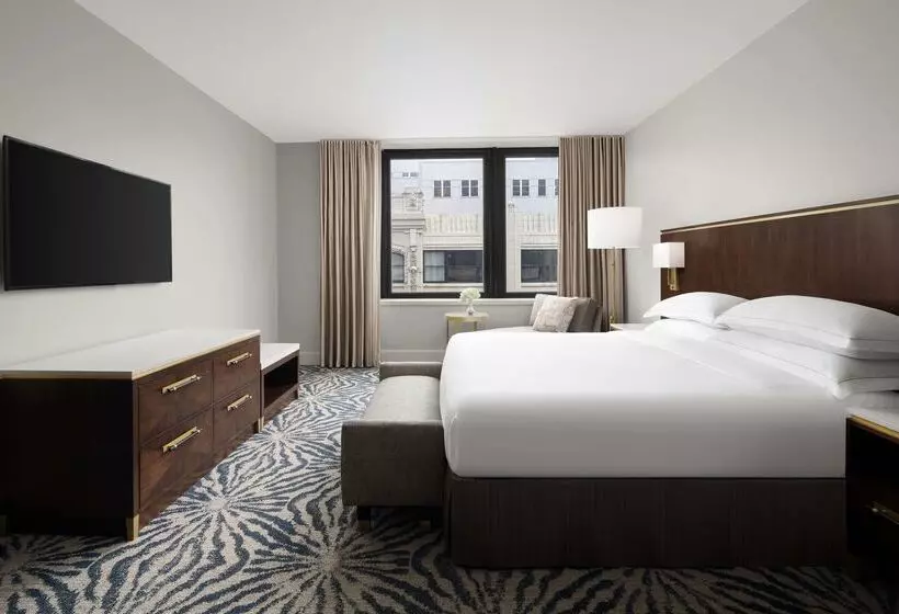Hilton Indianapolis Hotel & Suites