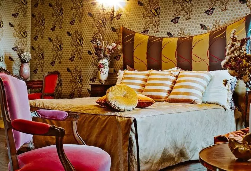 Отель Chateau De Crazannes