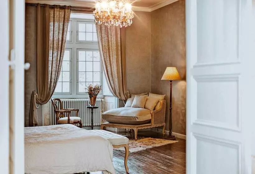 Отель Chateau De Crazannes