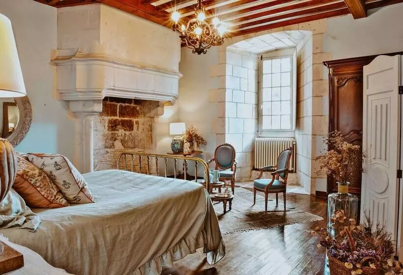 Отель Chateau De Crazannes