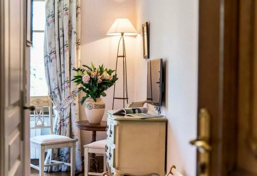 Отель Château De La Tour Du Puits