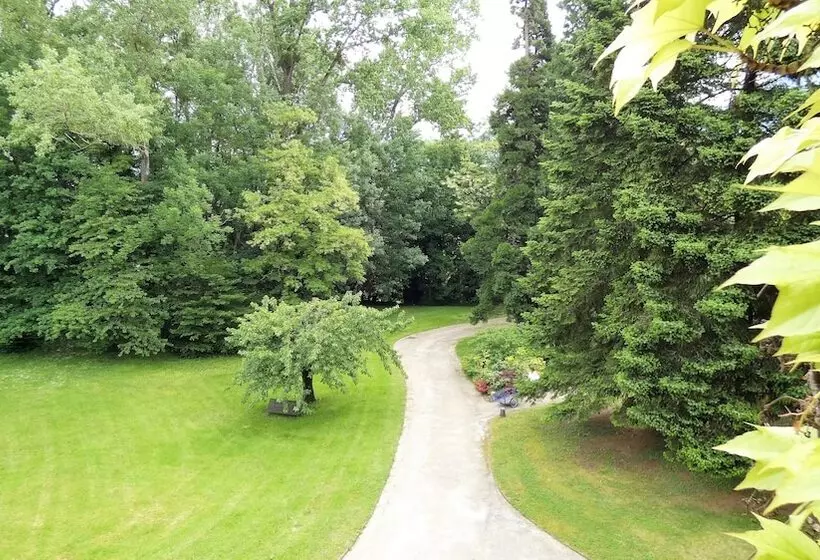 Отель Château De La Tour Du Puits