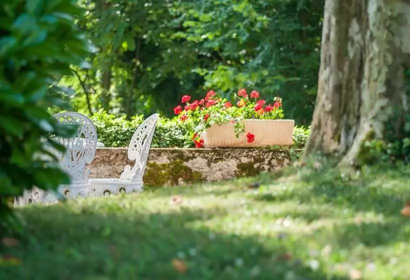 Отель Château De La Tour Du Puits