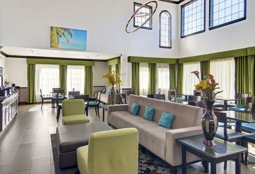 هتل Spark By Hilton Galveston