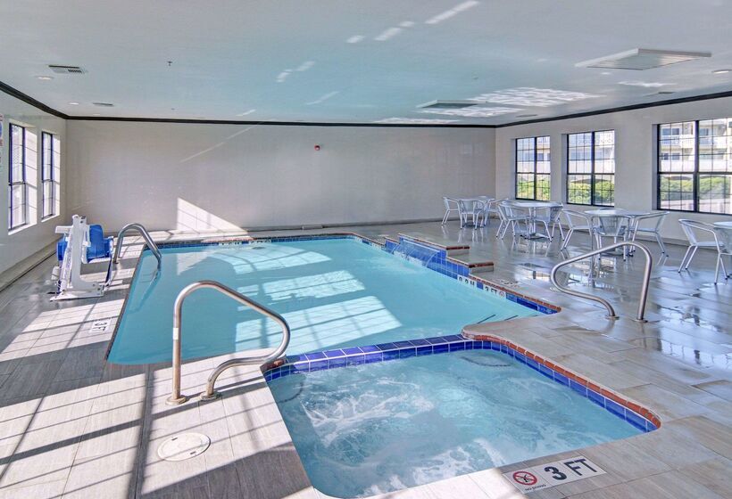 هتل Spark By Hilton Galveston