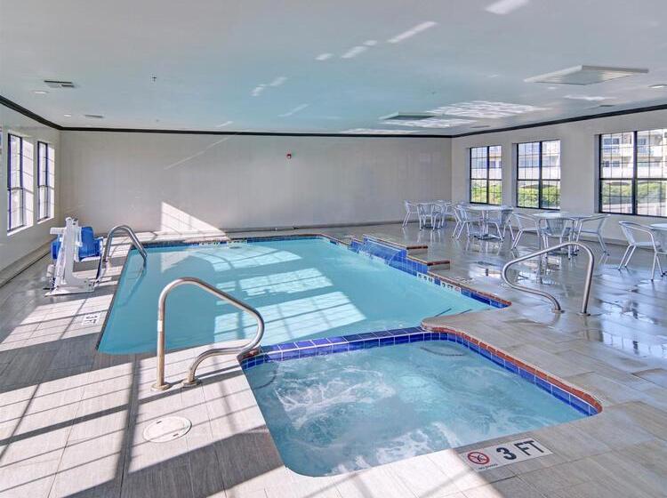 هتل Spark By Hilton Galveston