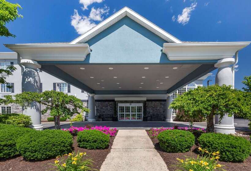 Отель Comfort Inn & Suites East Greenbush Albany
