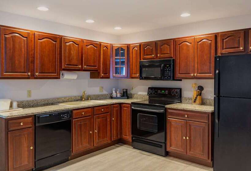 Отель Comfort Inn & Suites East Greenbush Albany