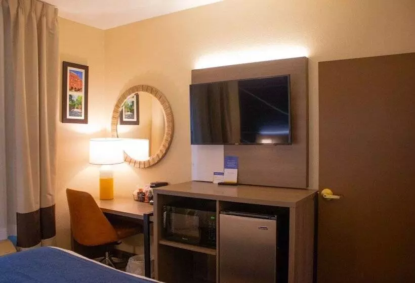 ホテル Comfort Inn & Suites Geneva West Chicago