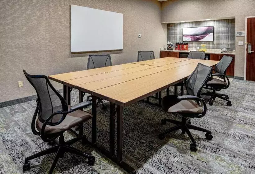 호텔 Courtyard Chicago St. Charles