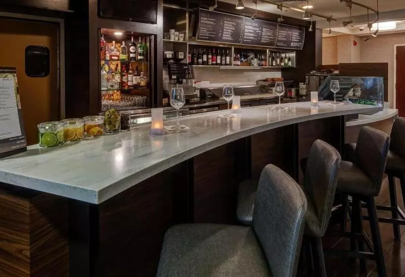 호텔 Courtyard Chicago St. Charles