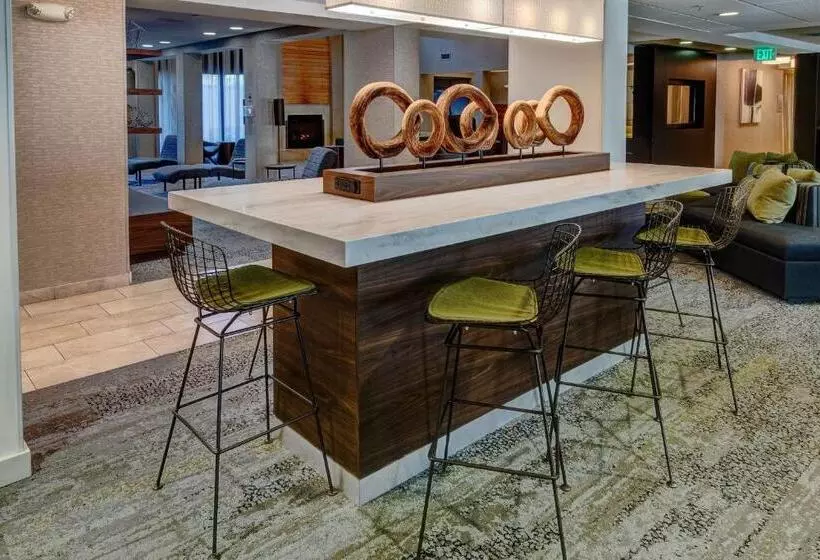 호텔 Courtyard Chicago St. Charles