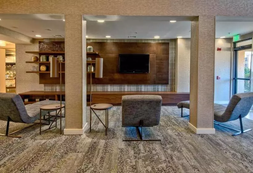 호텔 Courtyard Chicago St. Charles