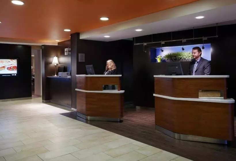 호텔 Courtyard Chicago St. Charles