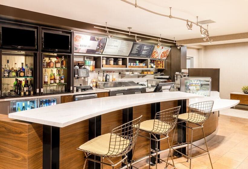 هتل Courtyard By Marriott Colorado Springs South