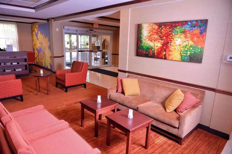 Отель Courtyard Middlebury