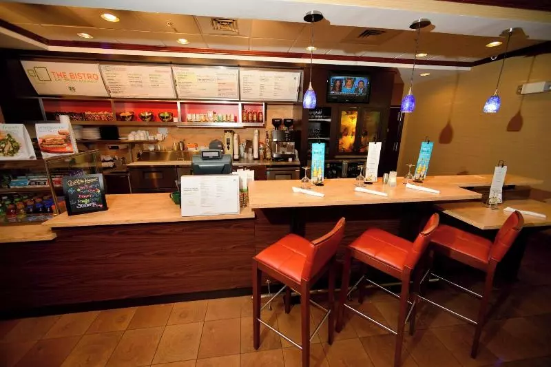 Отель Courtyard Middlebury