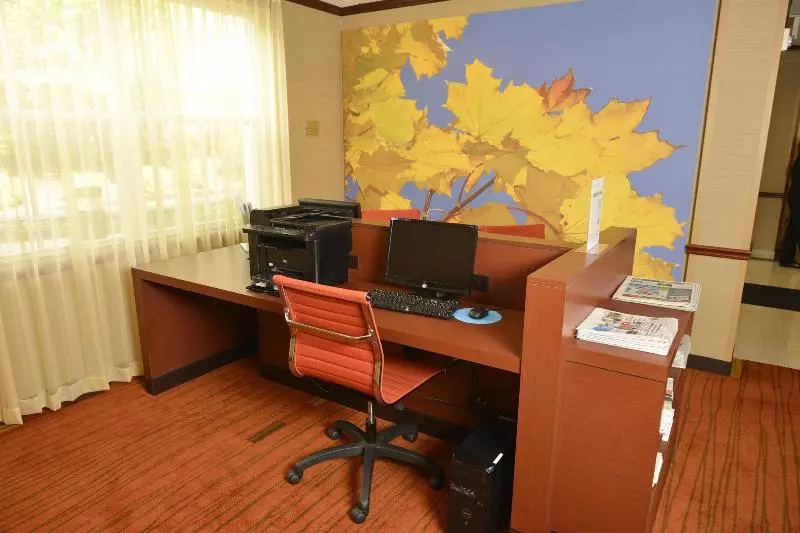 Отель Courtyard Middlebury