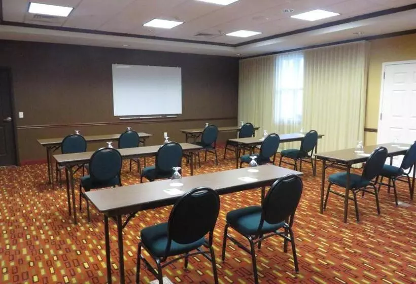 Отель Courtyard Middlebury