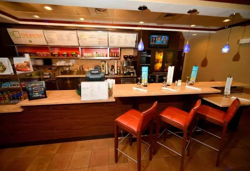 Отель Courtyard Middlebury