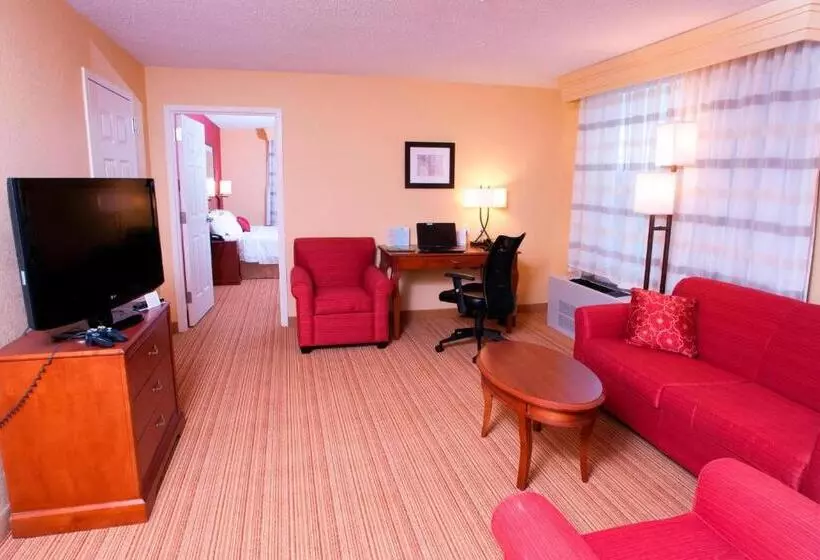 Отель Courtyard Middlebury