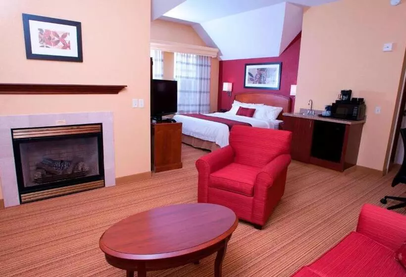 Отель Courtyard Middlebury