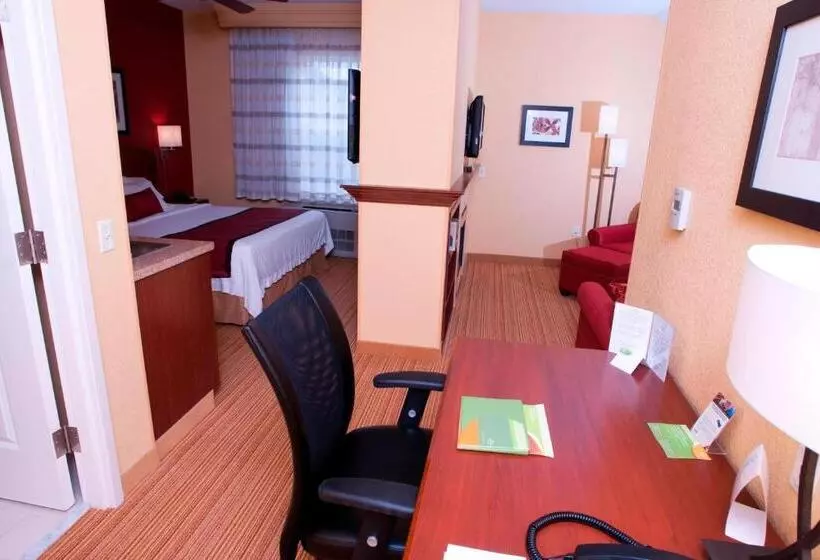 Отель Courtyard Middlebury