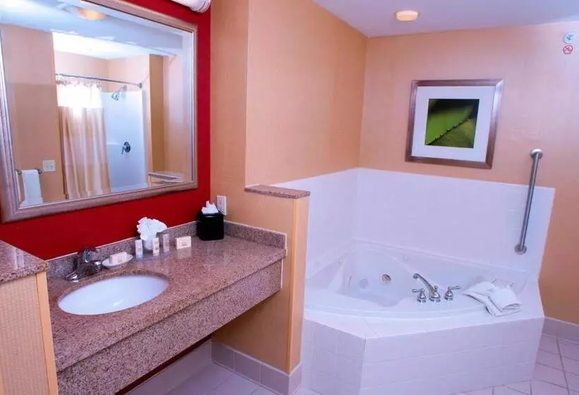 Отель Courtyard Middlebury