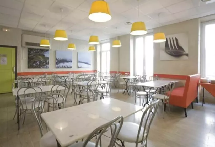 בית מלון כפרי De Berne