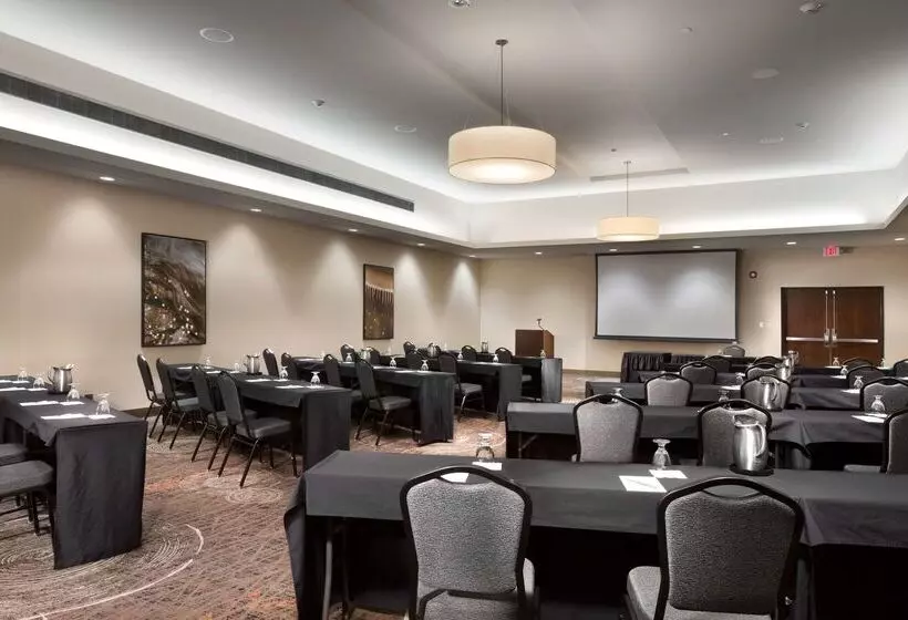 Doubletree By Hilton Hotel Lawrence