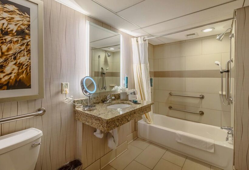 Doubletree By Hilton Hotel Lawrence