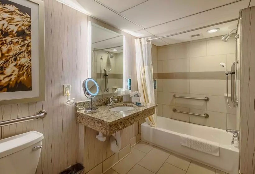 Doubletree By Hilton Hotel Lawrence