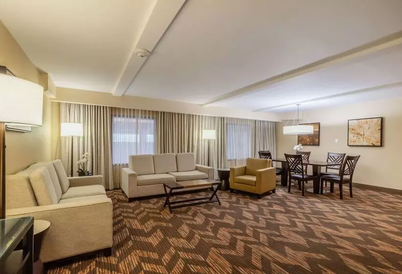 Doubletree By Hilton Hotel Lawrence