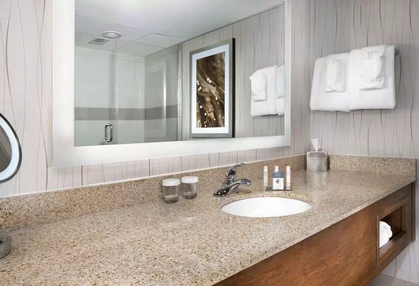 Doubletree By Hilton Hotel Lawrence