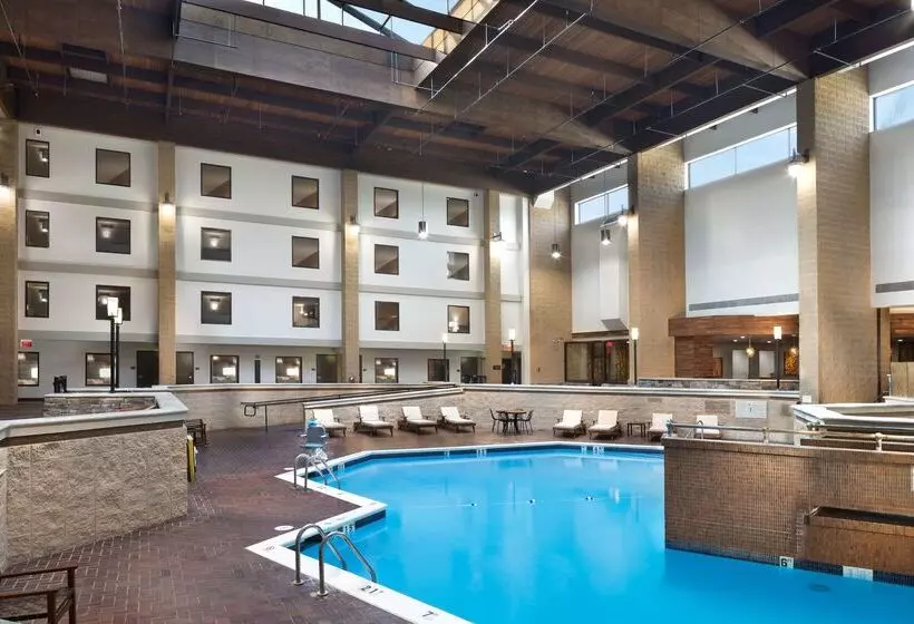 Doubletree By Hilton Hotel Lawrence