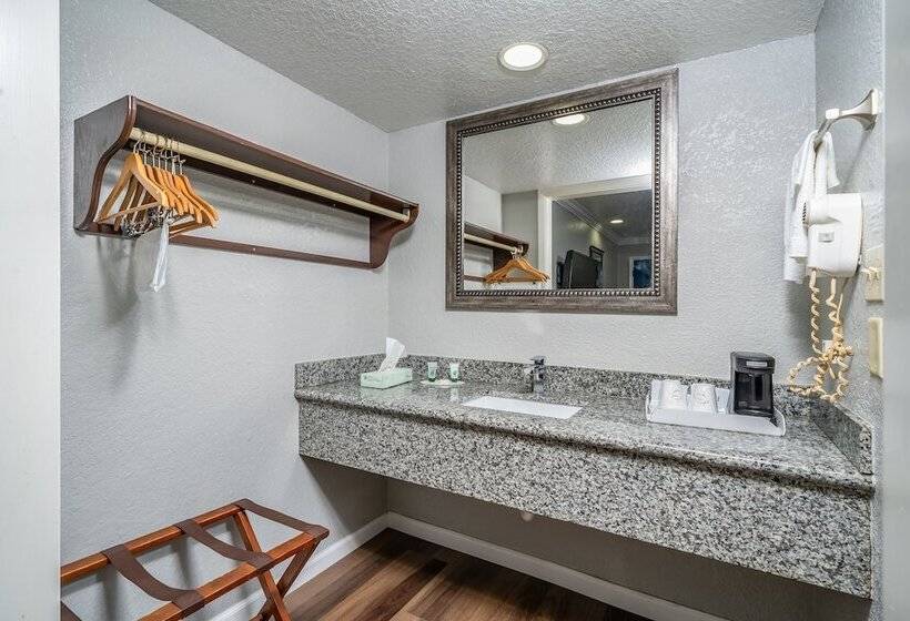 هتل Gatortown Inn